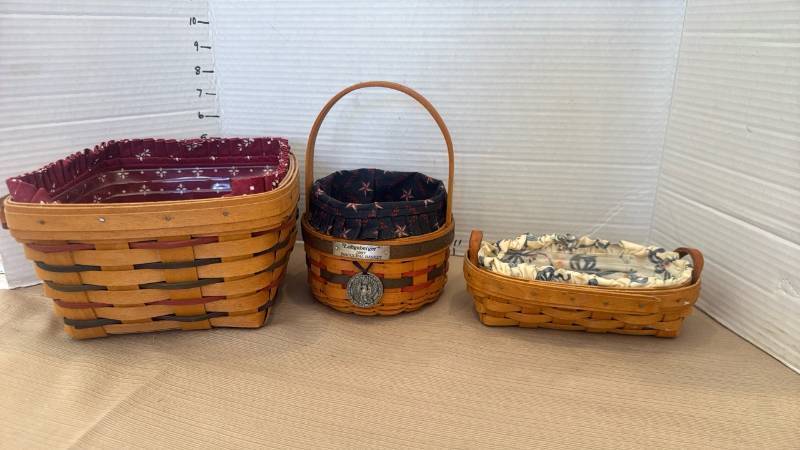 lot 1079 image: Longaberger Basket Lot of 3 with 1997 Inaugural Basket, cracker basket and berry basket