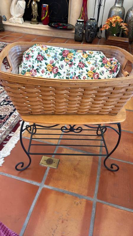 lot 1084 image: Large Longaberger basket with placemats and napkins on metal stand