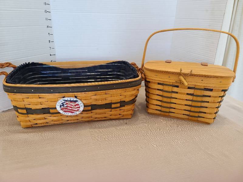 lot 1085 image: Longaberger 25th Anniversary 1973-1998 Basket  and Lidded Basket with leather hinges and latch