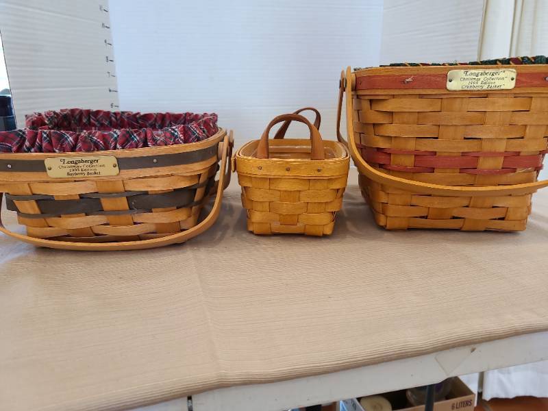 lot 1086 image: Longaberger Baskets Lot of 3 Christmas Collection 1993 Bayberry 1995 Cranberry