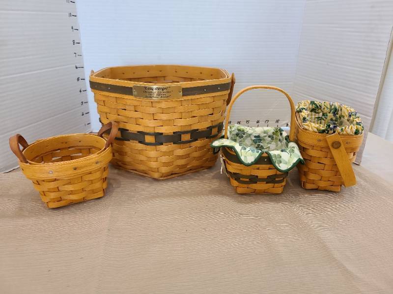 lot 1087 image: Longaberger Christmas Collection 1997 Snowflake Basket Lot of 4 Baskets