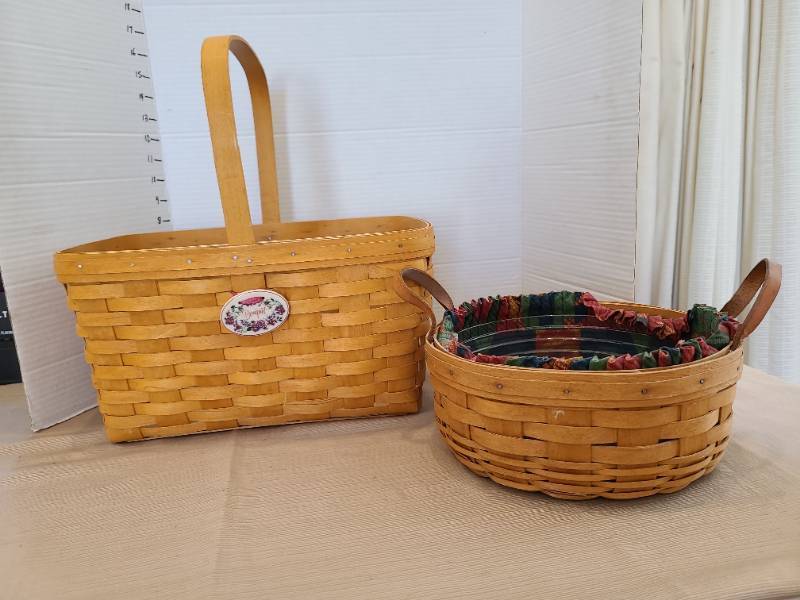 lot 1089 image: Longaberger Basket Lot of 2 Rectangular Handled Basket and Oval Basket with Liner