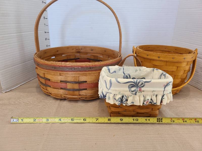 lot 1093 image: Longaberger lot of 3 Woven Baskets with Handles, One With Fabric Liner