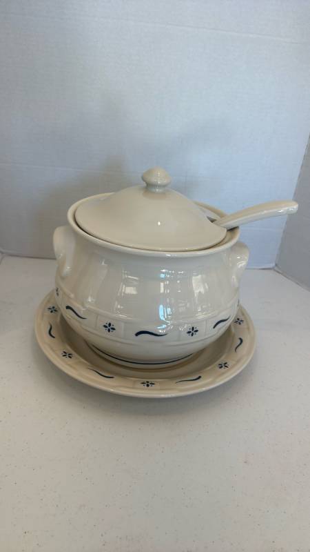 lot 1118 image: Longaberger Pottery Woven Traditions Soup Tureen with its matching lid, ladle, and underplate