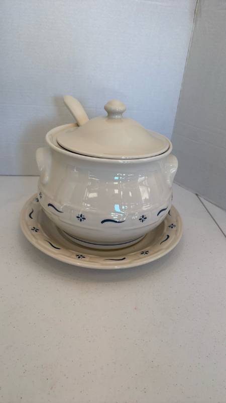 lot 1119 image: Longaberger Pottery Woven Traditions Soup Tureen with its matching lid, ladle, and underplate