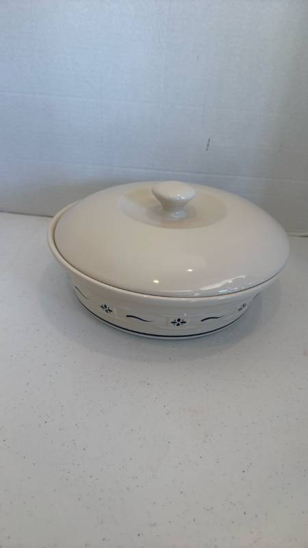 lot 1121 image: Longaberger Pottery Woven Traditions Classic Blue round covered casserole dish