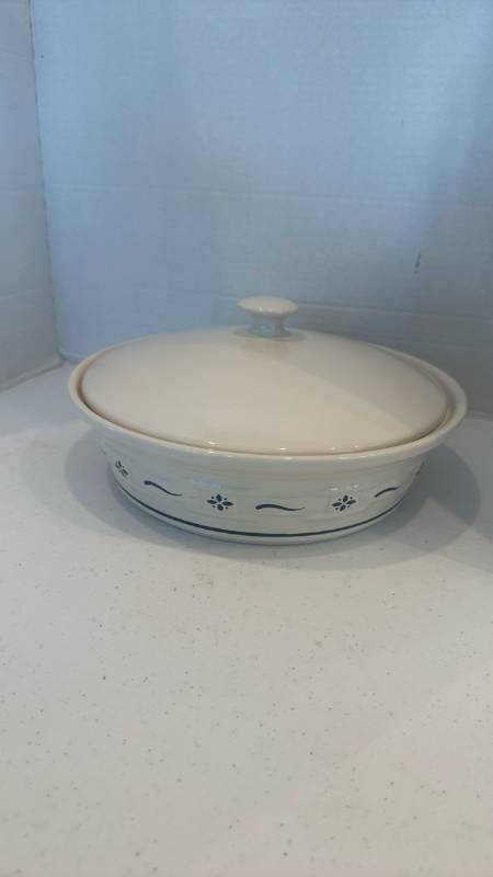 lot 1126 image: Longaberger Woven Traditions Classic Blue Round Covered Casserole