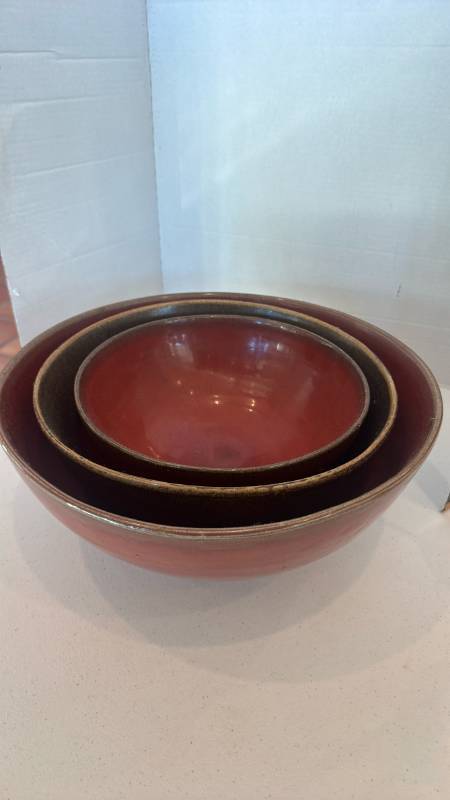 lot 1133 image: Stoneware nesting mixing bowls