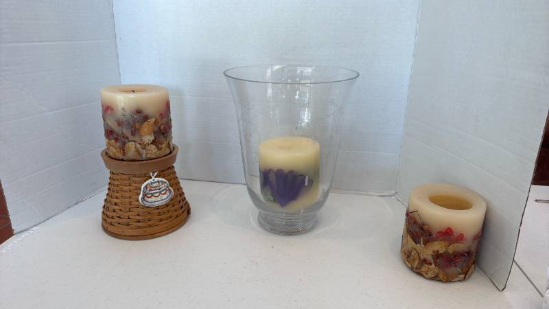 lot 1140 image: Longaberger Woven Pedestal Base Basket, with candles and etched glass holder
