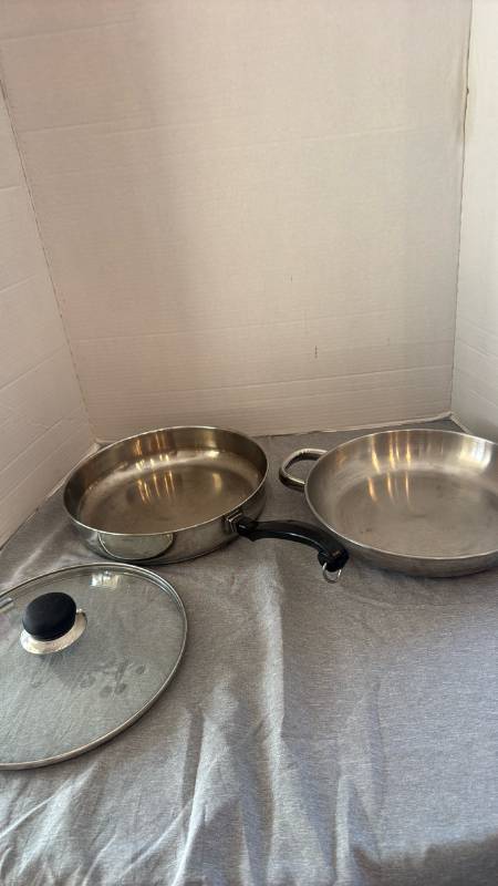 lot 1201 image: Command performance double handled frying pan and frying pan with extra lid