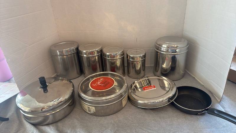 lot 1204 image: Masala Dabba Spice Box with 5 Canisters and Lids Kitchen Storage Lot