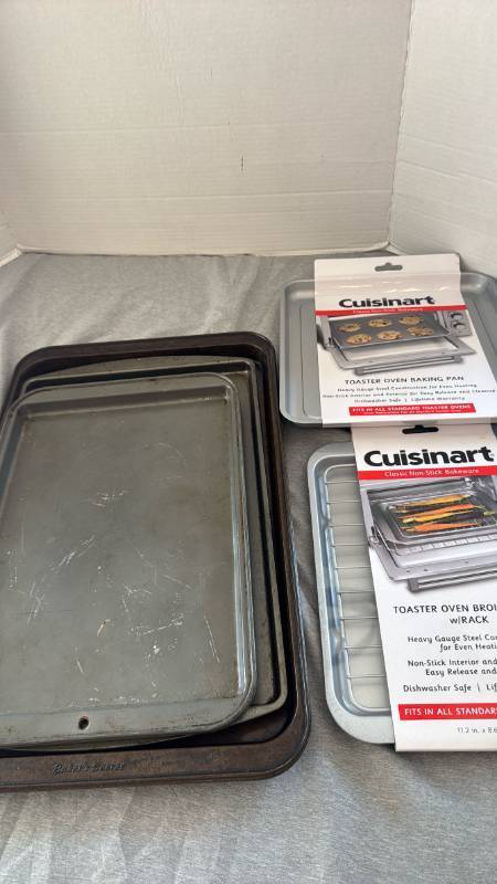 lot 1209 image: Cuisinart Toaster Oven Baking Pan and Broiler Pan with baking sheets