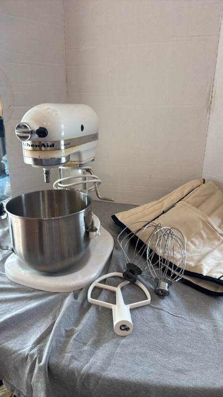 lot 1210 image: KitchenAid Heavy Duty Stand Mixer with Bowl, Two Whisks and Flat Beater and cover