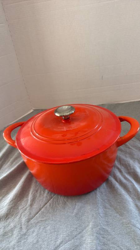lot 1211 image: Enameled Dutch oven 6.5 qt