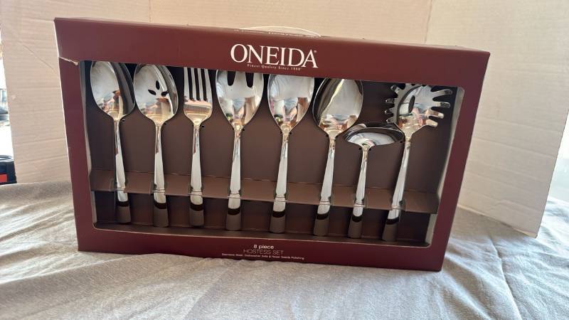 lot 1212 image: Oneida 8 Piece Hostess Serving Utensil Set Stainless Steel