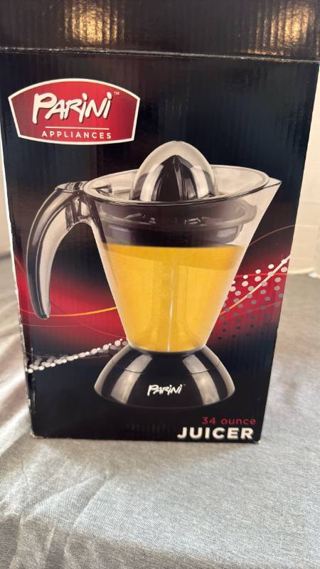 lot 1215 image: Parini 34 Ounce Juicer