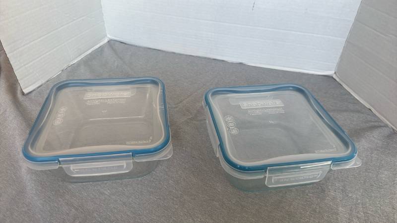 lot 1225 image: Snapware Square Airtight Leakproof glass Food Storage Containers with Lids, Lot of 2