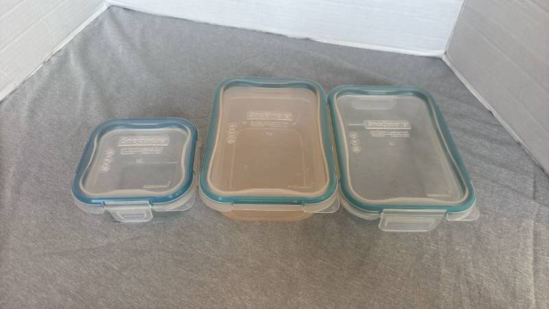 lot 1226 image: Snapware Airtight Leakproof Food Storage Containers with Lids, 3 Count glass and plastic