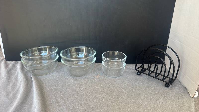 lot 1238 image: Pyrex Glass storage bowls no lid Lot of 6 with Black Wire Napkin Holder