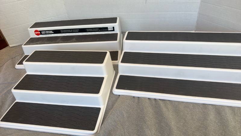 lot 1263 image: Copco Non-Skid Shelf Organizer 15 x 6 x 3
