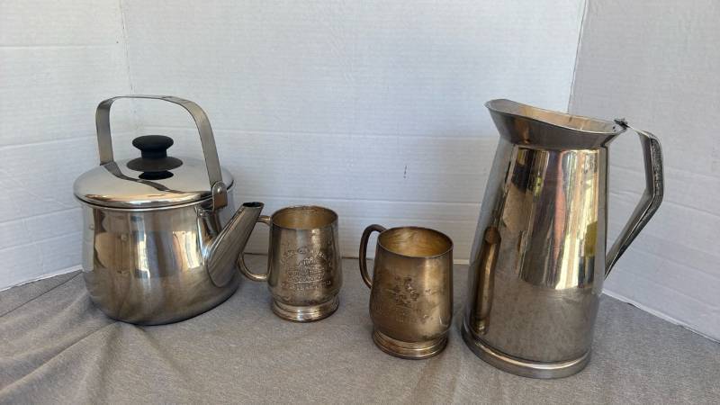 lot 1265 image: Palace on Wheels Engraved Mug Lot with Pitcher and Kettle, Set of 4