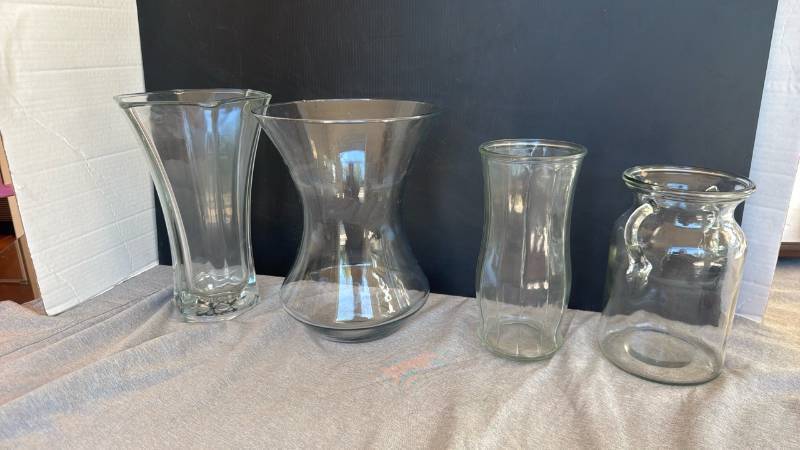 lot 1272 image: Hoosier glass and other glass vases