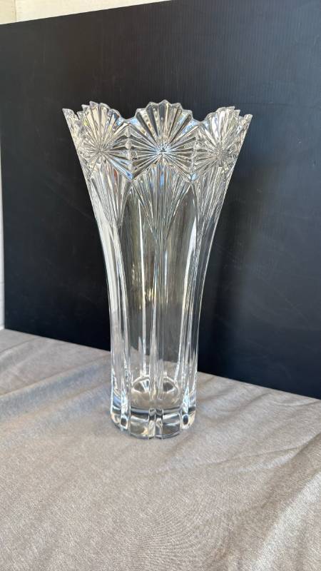 lot 1273 image: Mikasa Duchess Lead Crystal Cut Glass Decorative Vase 14 inches tall