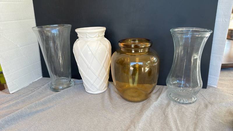 lot 1274 image: Lot of 4 Vases Clear Amber and White Assorted Shapes