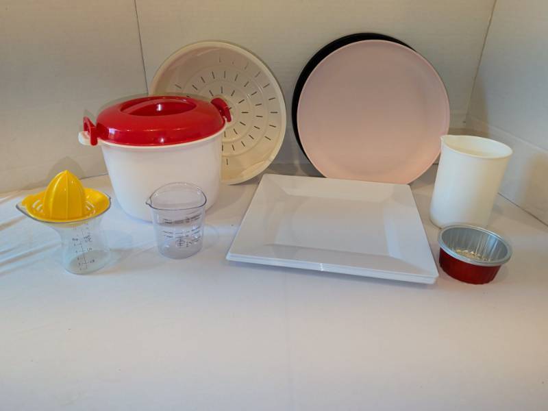 lot 1310 image: Mixed Kitchen Lot Citrus Juicer Measuring Cups Red Lid Container Plates