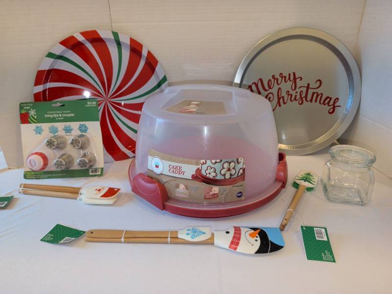 lot 1312 image: Christmas Baking Lot Wilton Cake Caddy 5 Count Icing Tips Spatulas