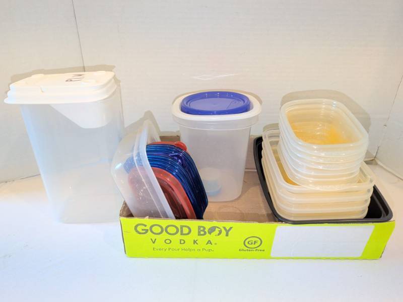 lot 1319 image: Food Storage Containers with Lids Lot Assorted Sizes