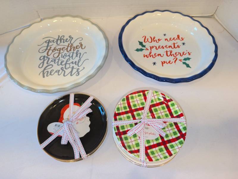 lot 1321 image: IQ Accessories Holiday Pie Plates and Small Plates Lot