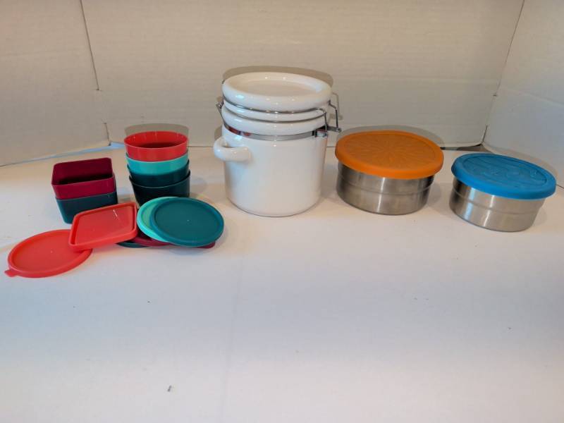 lot 1323 image: Mixed Lot Food Storage Containers with Lids, Canister, Round and Square Cups