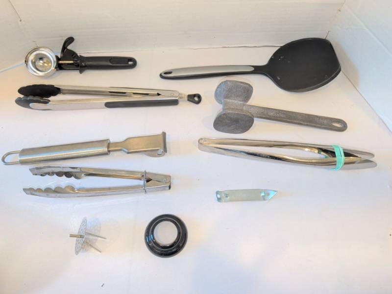 lot 1330 image: Mixed Kitchen Utensil Lot, Tongs Spatula Ice Cream Scoop Mallet