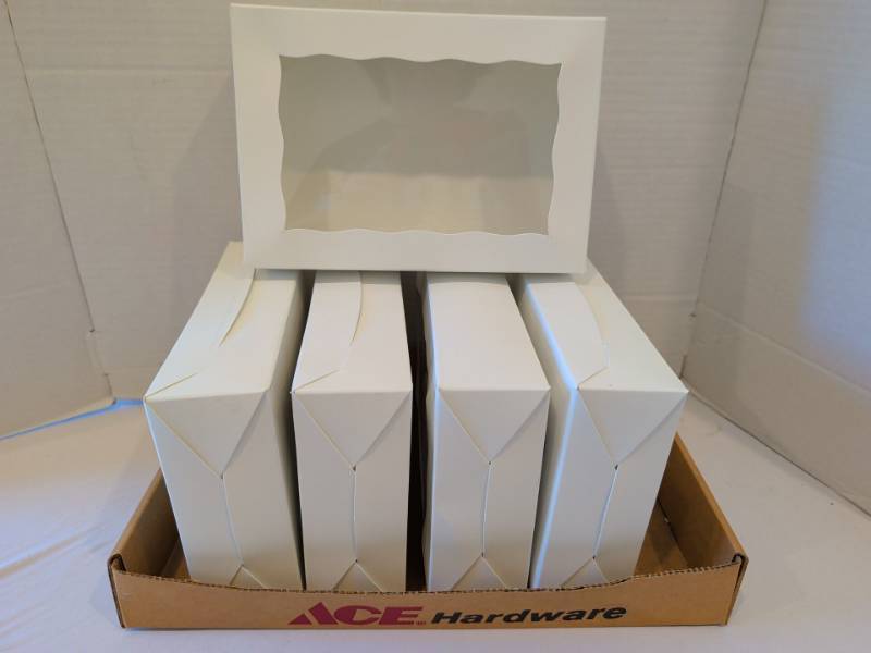 lot 1358 image: White Window Boxes with Wavy-Edge Window Lot