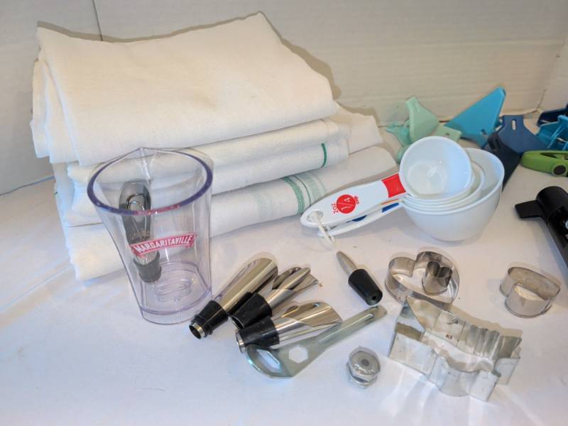 lot 1361 image: Kitchen Gadget Lot Corky Wine Opener, Measuring Cups, Bag Clips, Cookie Cutters