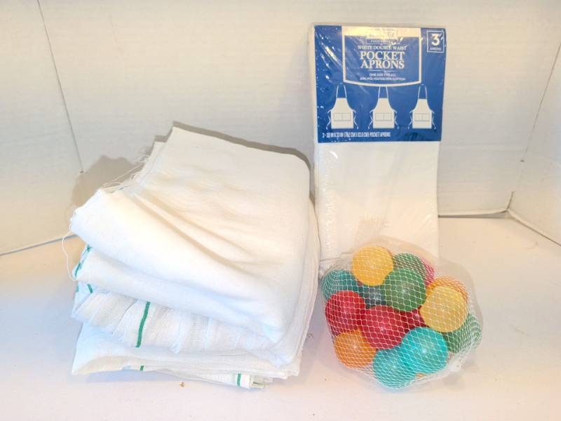 lot 1364 image: Daily Chef White Double Waist Pocket Aprons 3 Count 30 x 33 in One Size cheese cloth and reusable ice cubes