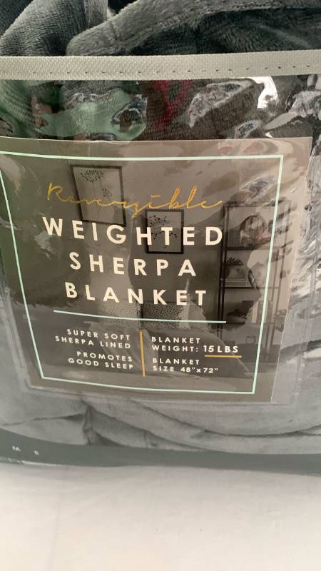 lot 1404 image: Reversible Weighted Sherpa Blanket 15 lbs 48 x 72 in