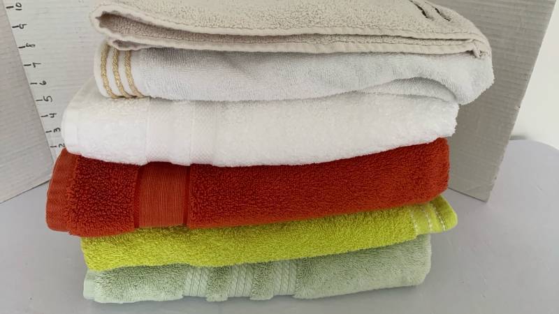 lot 1414 image: Bath and hand towels
