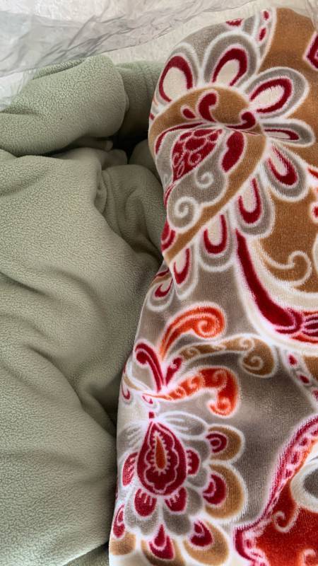 lot 1417 image: Blankets