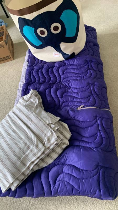 lot 1419 image: Bedgear Performance Bedding Item with Climacore Thermal Insulation Label, king sheets and hamper