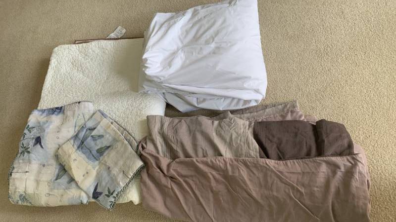 lot 1428 image: Queen bedspread, mattress pad and misc duvet and shams