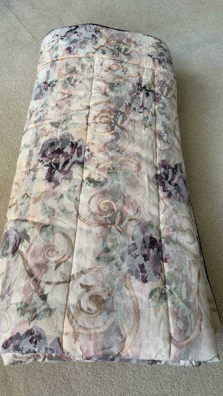 lot 1431 image: Queen comforter