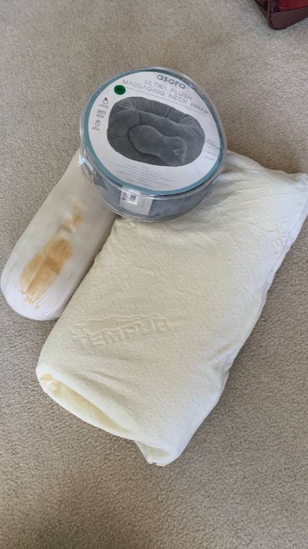 lot 1434 image: Tempur pillow, massaging neck, wrap, and neck pillow