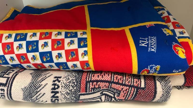 lot 1435 image: Kansas Jayhawks, and Kansas throw blankets