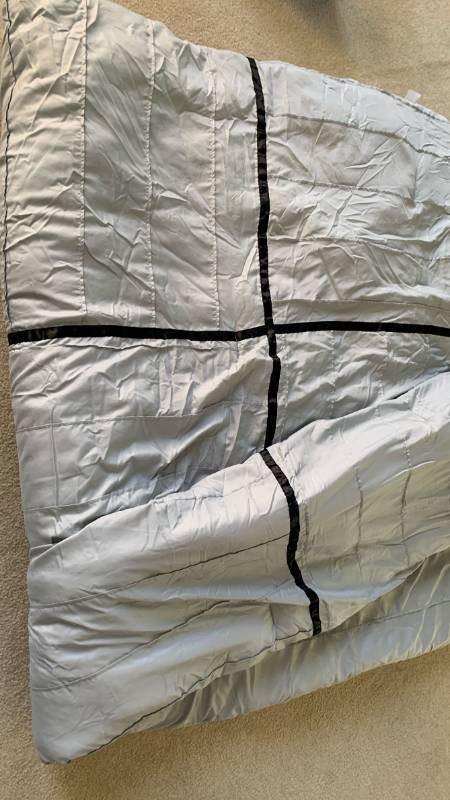 lot 1441 image: King comforter