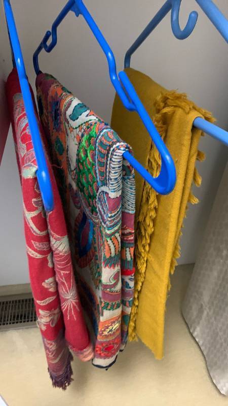 lot 1443 image: Womens shawls