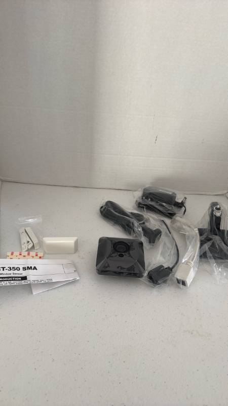lot 1505 image: Indoor security camera with accessories and doorwindow sensor