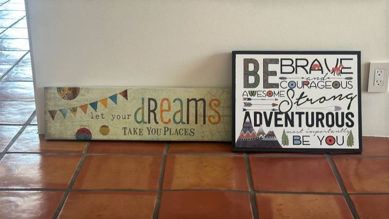 lot 1515 image: Kids wall decor 15x33