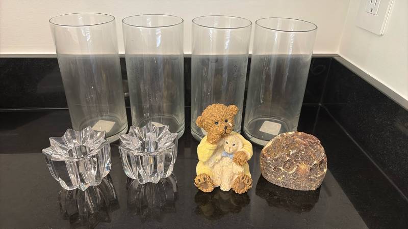 lot 1625 image: Agate geode, candle holders and more